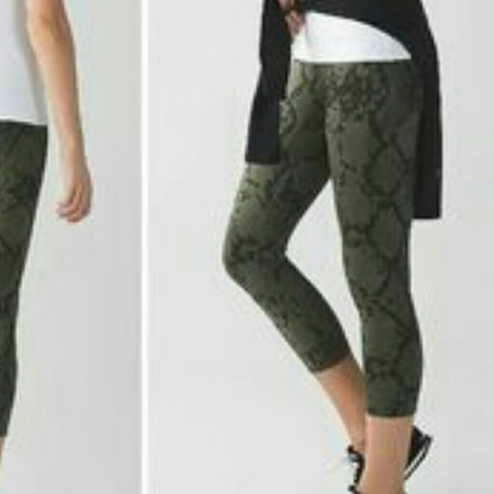 Lululemon Wunder Under Cropped Leggings sz 10